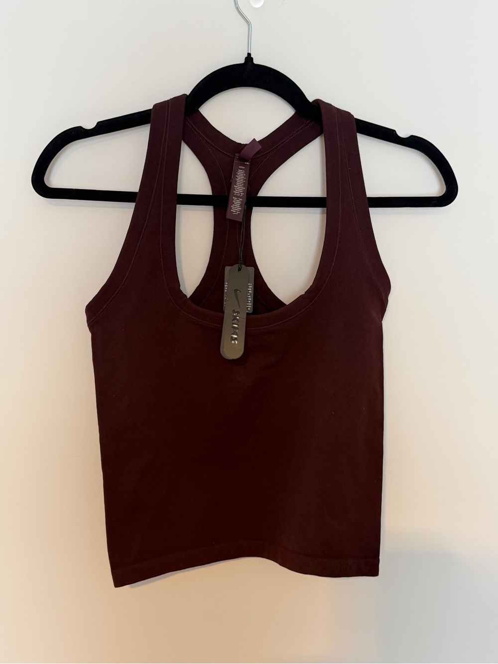 NWT NikeSKIMS Vintage Seamless Racer Back Tank Currant Size S